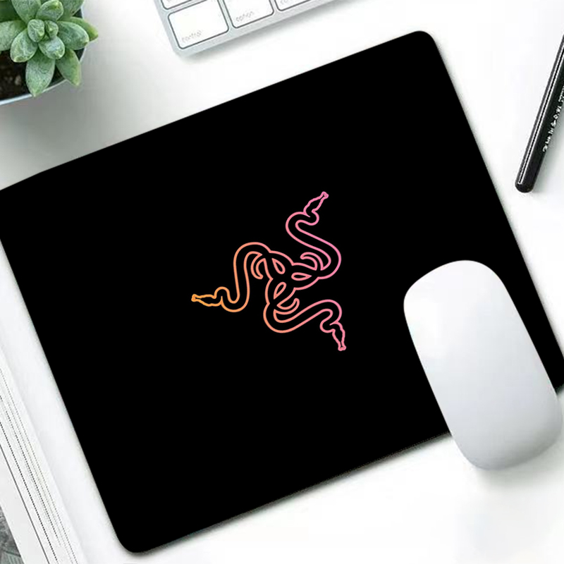 Esports Gaming Mousepad - Razer Luxury Mouse Pad Anime Gamer